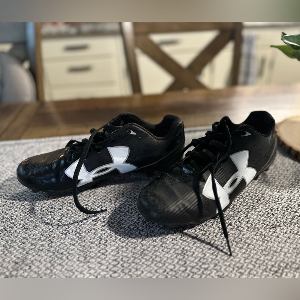 Under Armour Soccer Cleats Youth Size 6Y